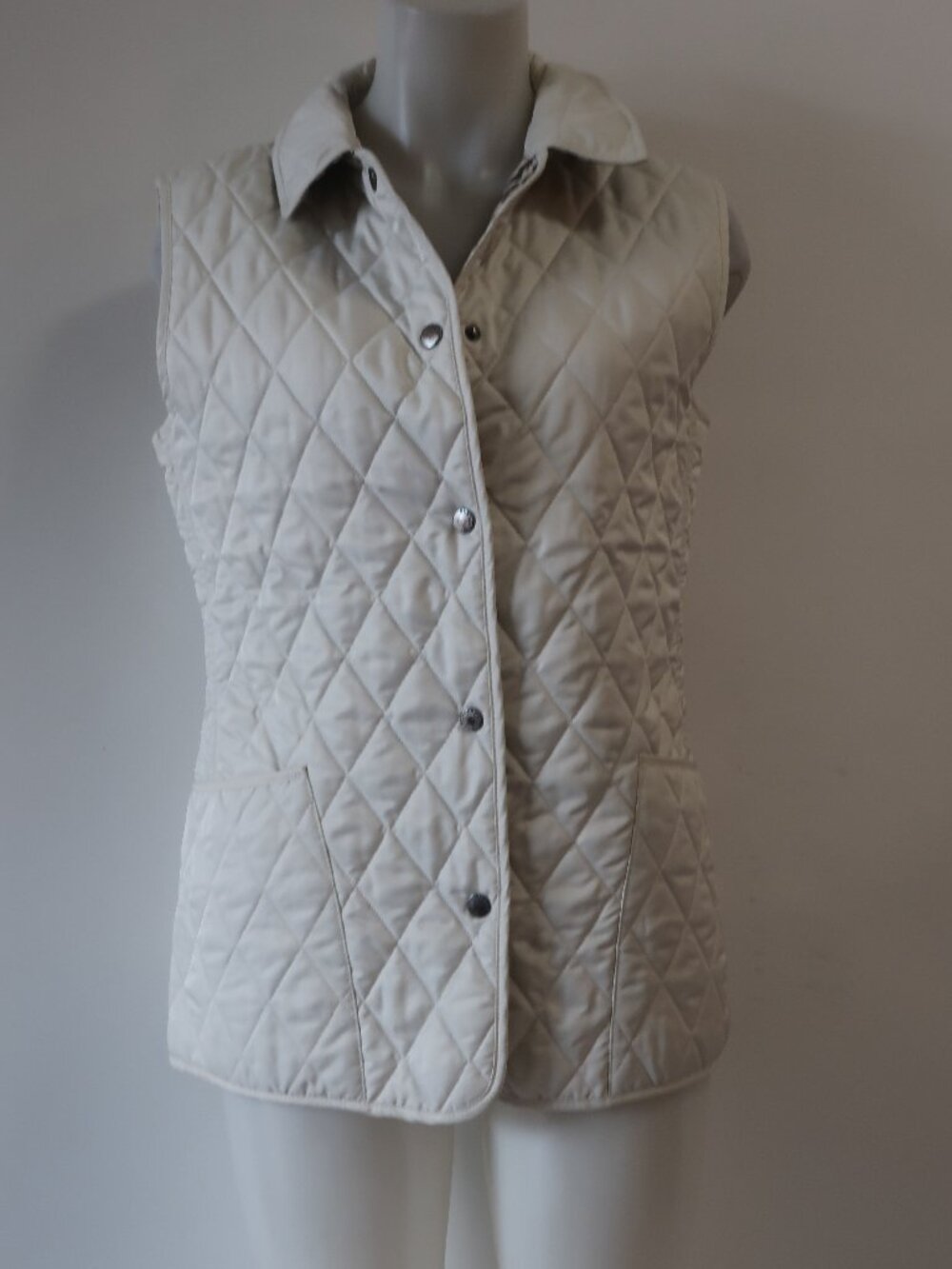 Womens Burberry London (Item- 87) Off-White Diamond Quilted Vest M
